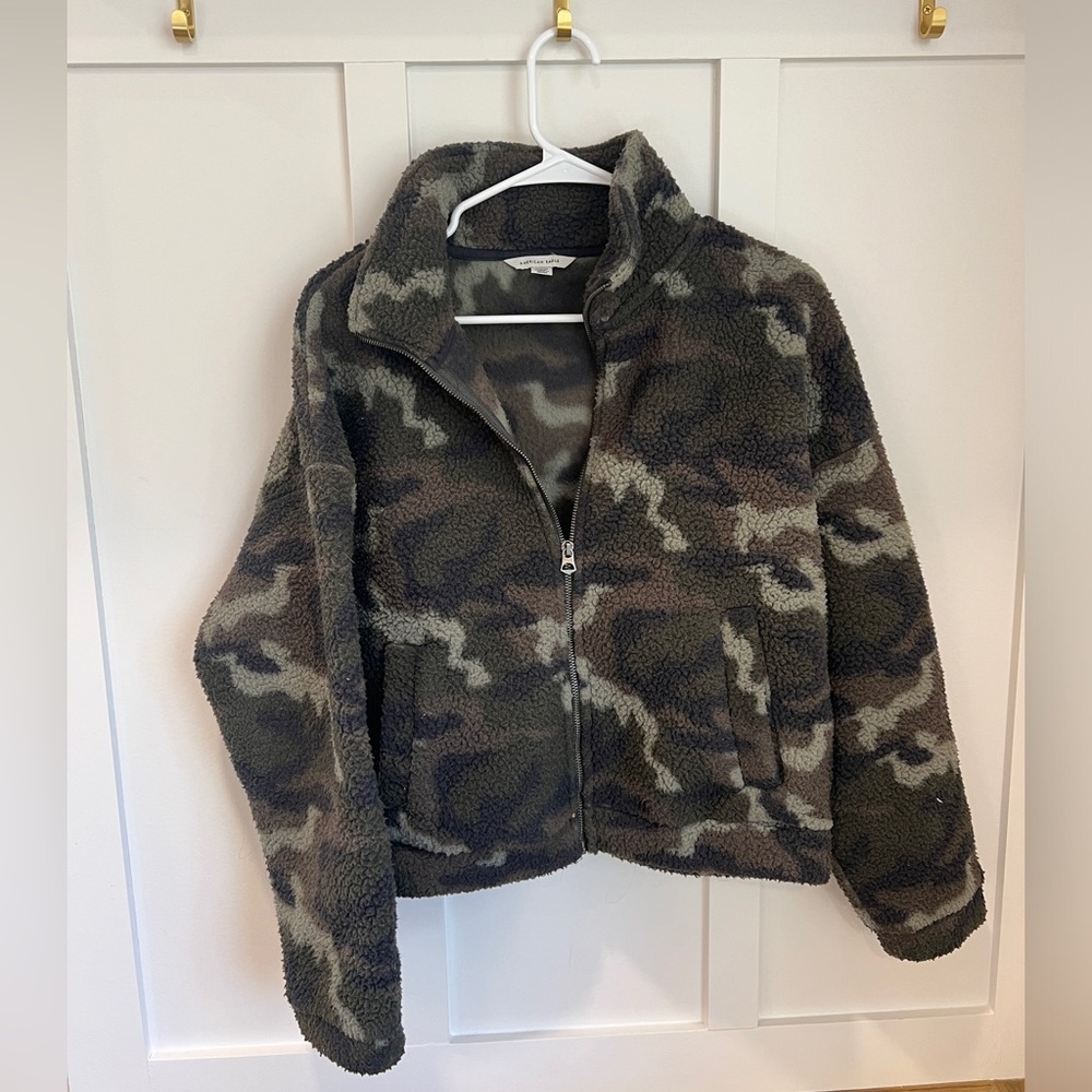 Thick camo American eagle zip up